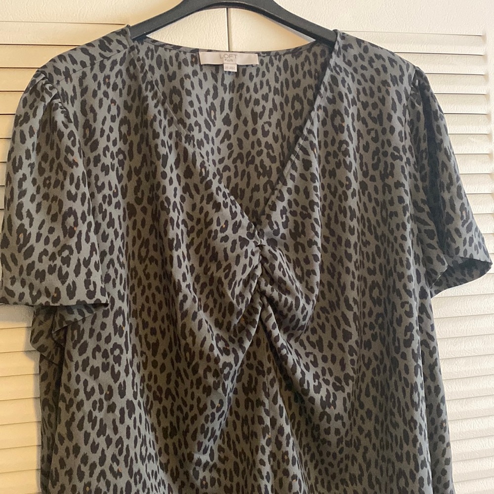Loft Plus Gray Leopard Top Size 20